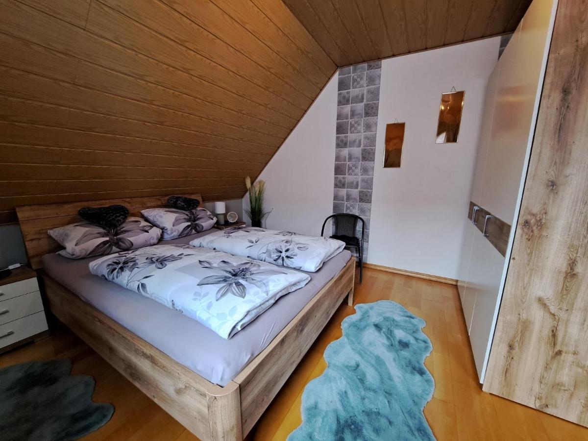 Ferienwohnung Sonja Mit Garten Und Freisitz Steinwiesen Ngoại thất bức ảnh
